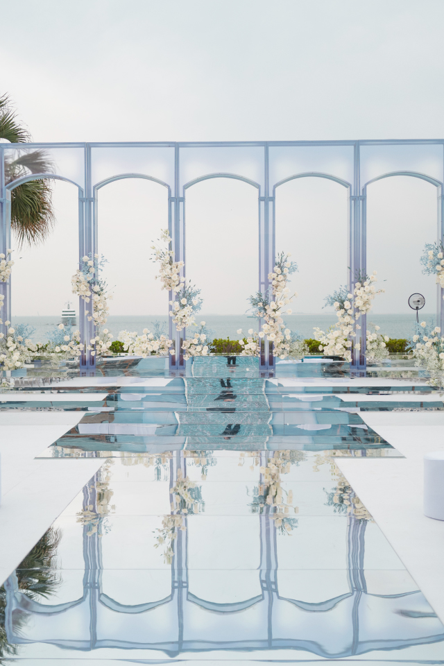 Свадебные арки на фоне Персидского залива
